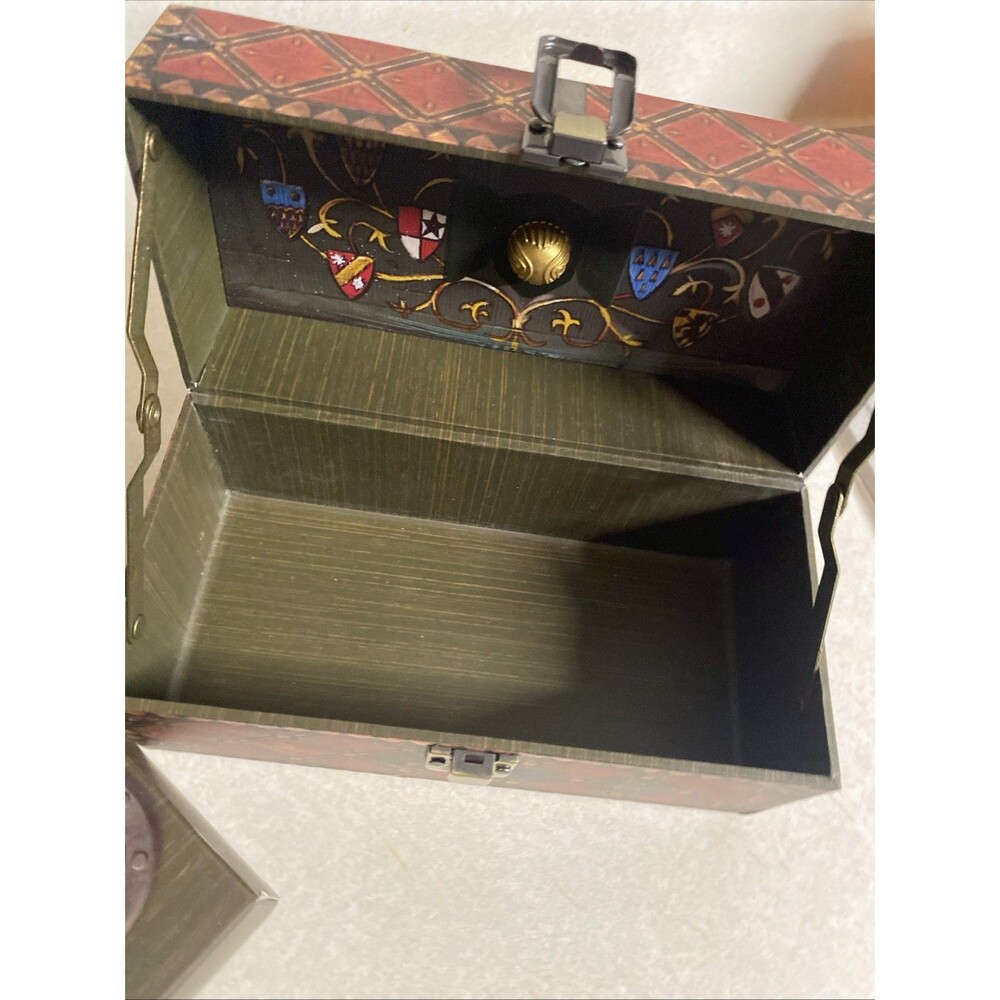 Harry Potter: Collectible Quidditch Set by Running Press - Picture 4 of 11